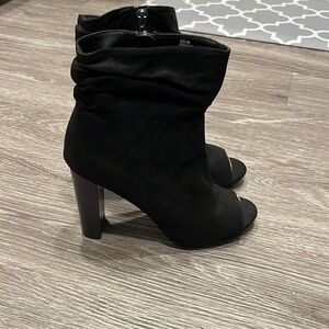 NWOT Black Open Toed Ankle Heeled Boots Size 8